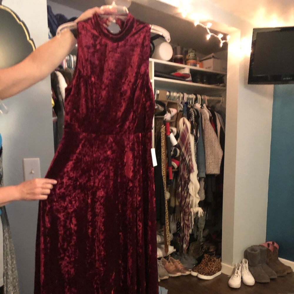 NWT Lulu’s red velvet dress